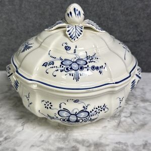 Villeroy Boch VIEUX SEPTFONTAINES Small Tureen Blue White Bee Butterfly Floral